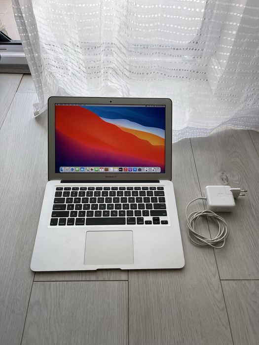 • Macbook Air •  BATERIE 95% •