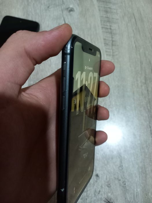 Iphone 11 sotiladi srochni