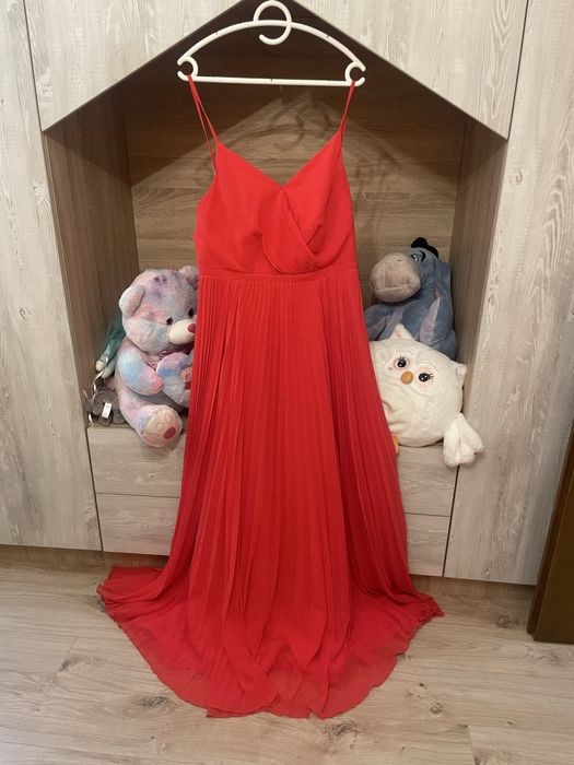 Рокля на Paradi , размер EU 42, обличана веднъж за няколко часа.