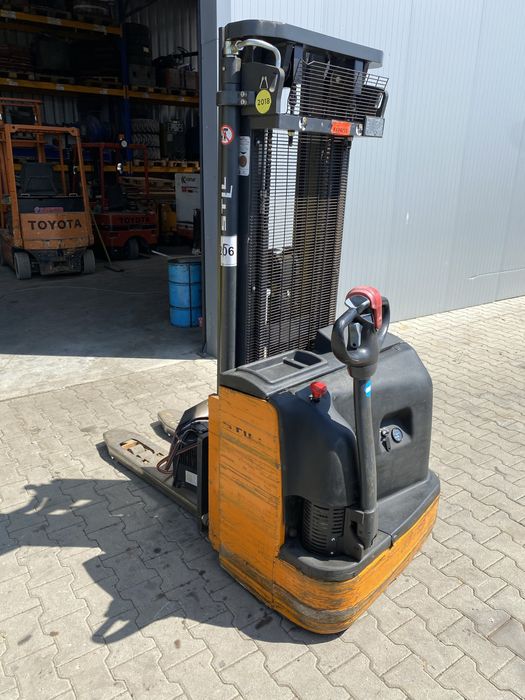 De inchiriat transpalet electric