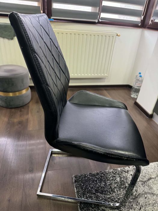 Vand 6 scaune din piele ecologica