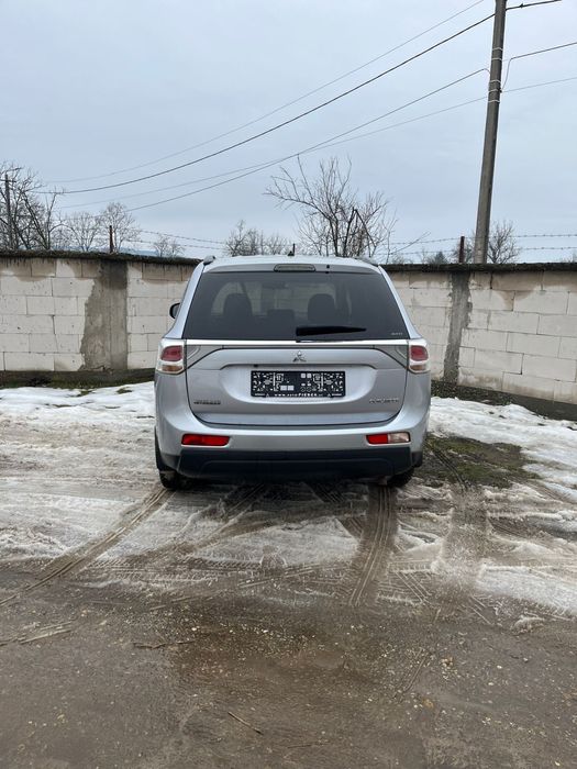 Vand Mitsubishi Outlander 4x4