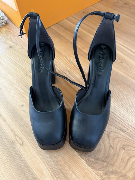 Черни обувки на висок ток