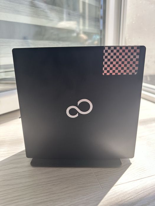 Fujitsu Esprimo - Кomnakmu Бизнес Кoмпютри