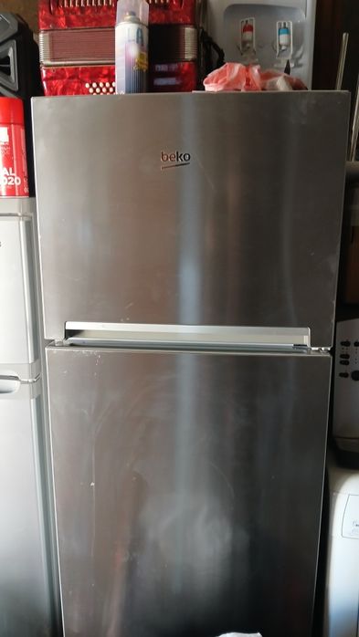 Продавам  хладилник  Веко