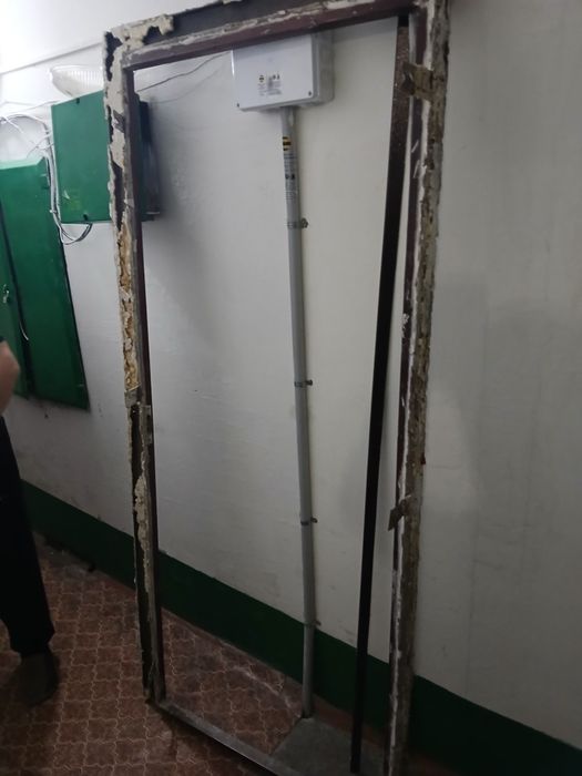 Металлическую дверь