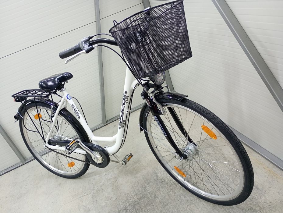 Vând bicicletă damă CYCO,roți 28,cu 7 vit NEXUS,albă ! !!