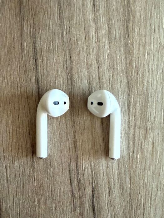 AirPods (2nd generation)