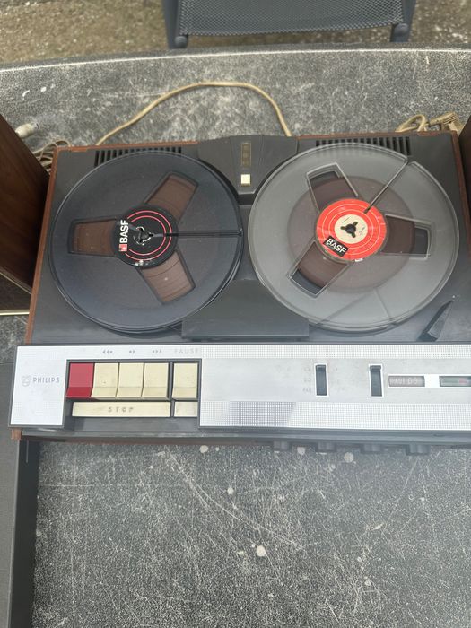 Магнетофон Filips и друга аудиотехника