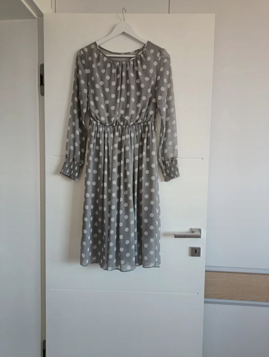 Rochie gri cu buline albe