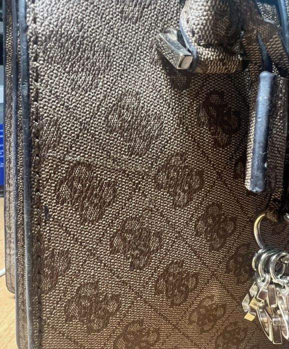 Gentuță GUESS , stare bună