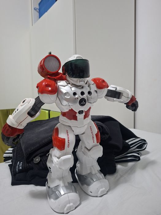Robot inteligent cu telecomanda pentru  copii