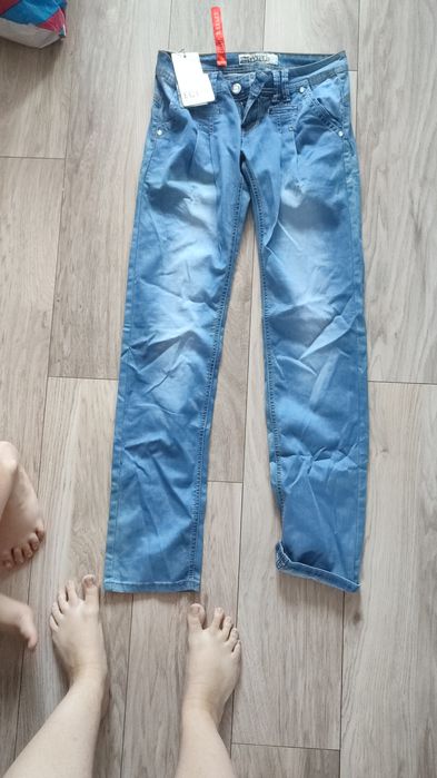 Отдам новые джинсы за сладости