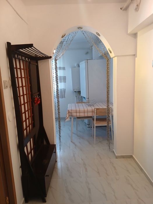 Vând apartament 2 camere comanesti