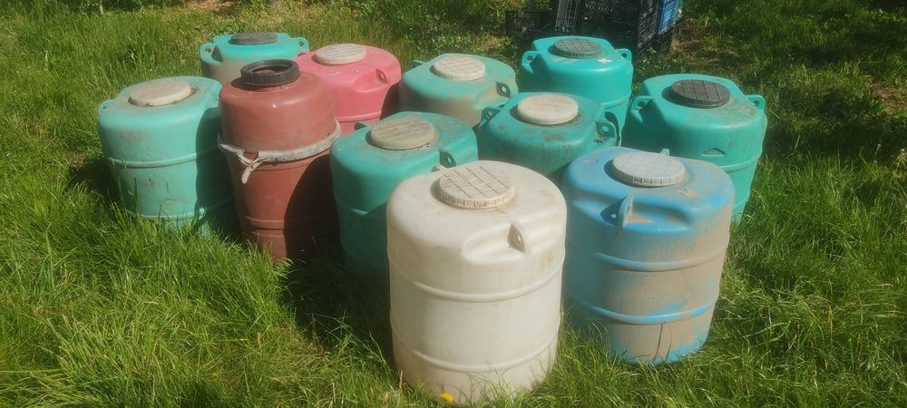 Пластмасови бидони