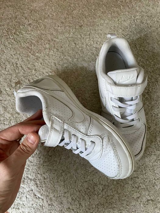 Adidasi copii NIKE albi marimea 27 - 16 cm - stare impecabila ca noi