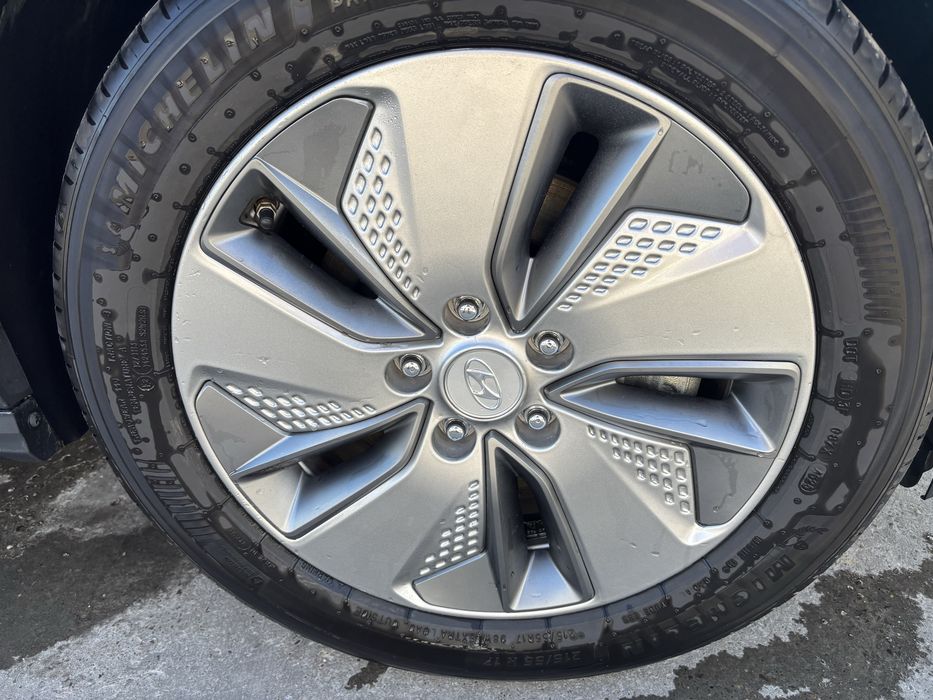 Inchiriez Hyundai Kona electric