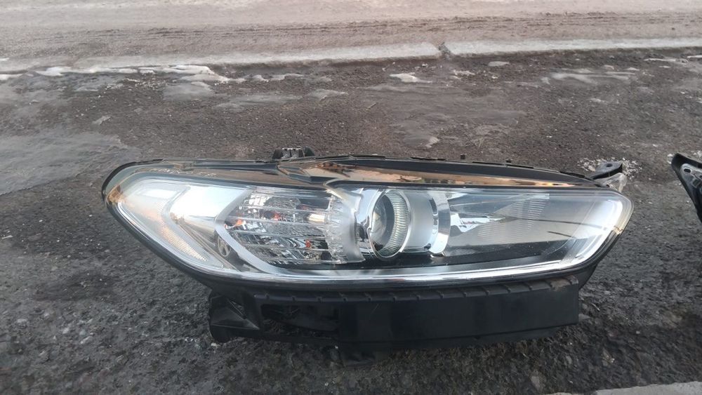 Продаю фары на авто Ford Mondeo 5 поколения б/у
