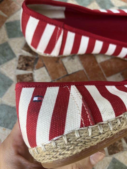 Vând balerini Tommy Hilfiger marimea 40