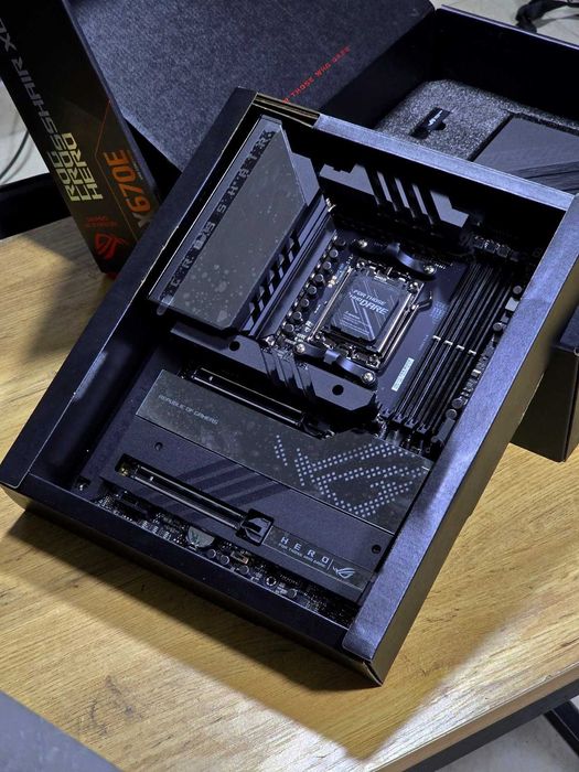 Материнская плата ASUS ROG CROSSHAIR X670E HERO (new)