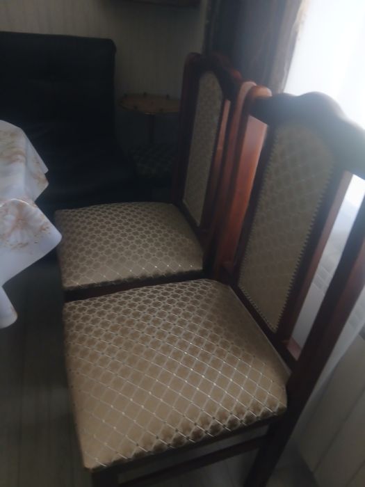 Продам 4 стула 10000 за стул