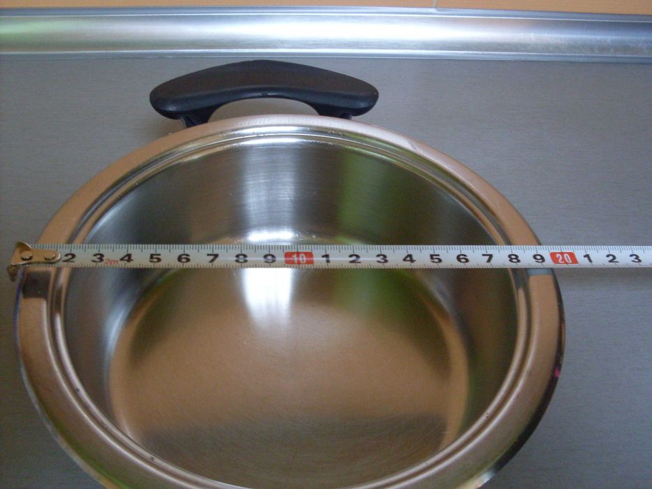 Тенджера за фондю.