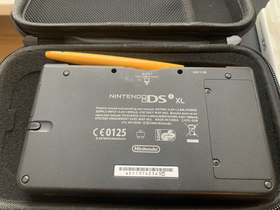 Nintendo DSi XL с много игри.