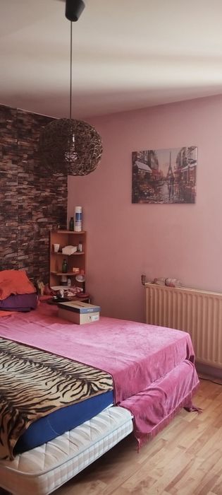 Къща в кв Байкушева махала малка кокетна на два етажа с вътрешни стълб