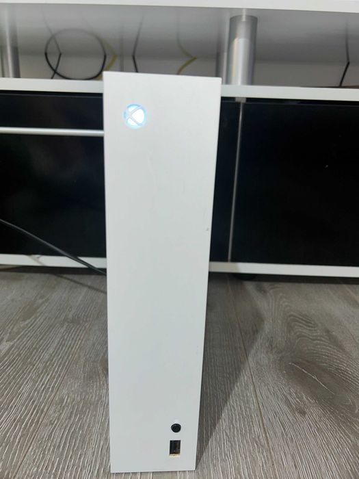 Xbox Series S 512GB + SSD карта 512GB + 2 джойстика Play&Charge