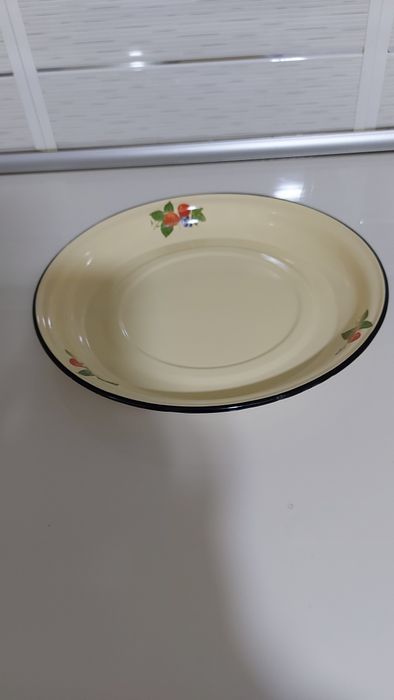 лаган  эмалировинный абсолютно новый