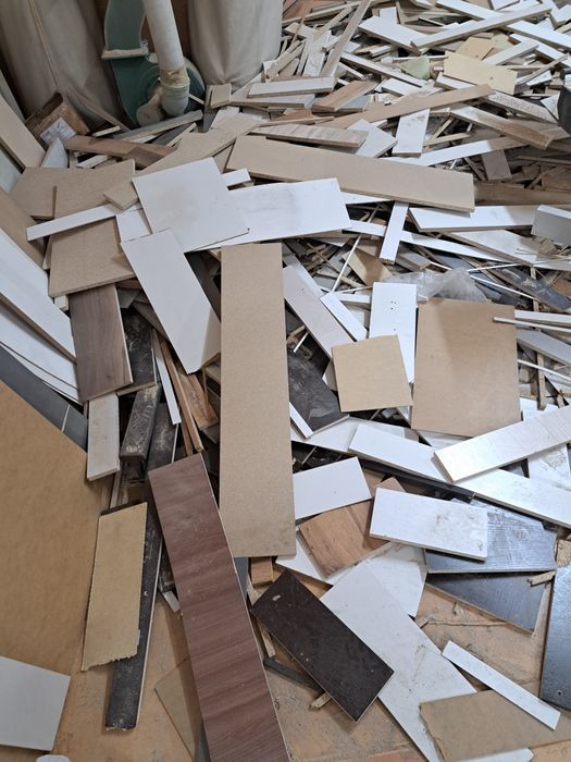 Отдам спил ЛДСП бесплатно