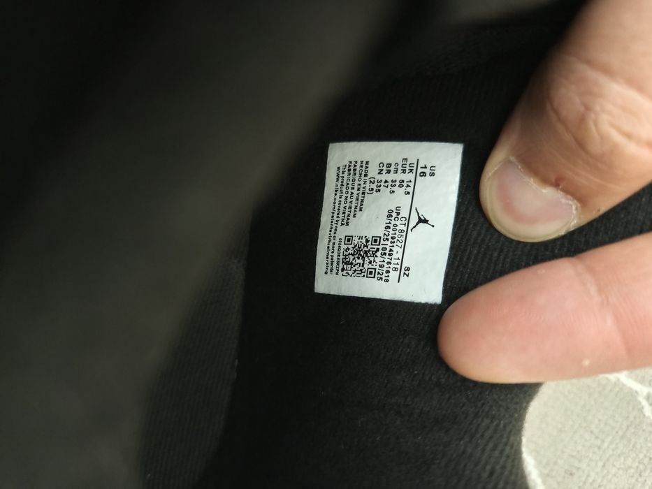 Обвуь кроссовкаа