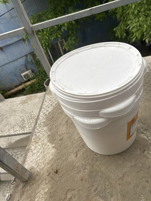 Большие ведра для бытовых нужд чистые