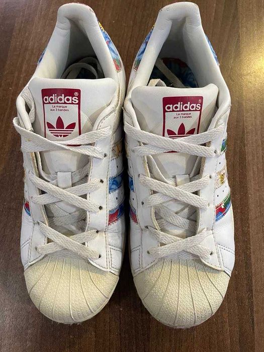 Vand Adidas Superstar model deosebit