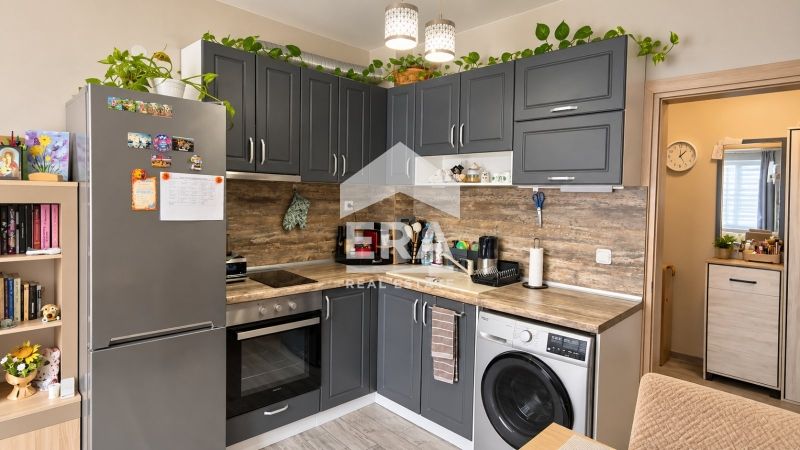 Продава се Двустаен апартамент в Търговище, Център - 43 кв.м за 2442 €/кв.м - Снимка #2