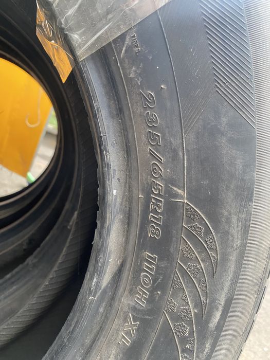 Б/у Зимние шины 235/65/18 комплект