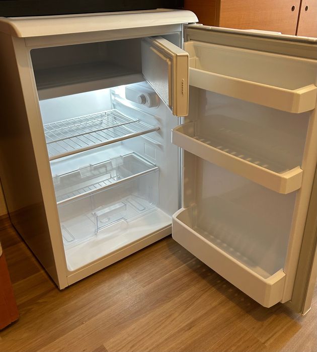 Frigider cu o ușă Arctic FRGAF125M40W Clasa E 120L 84cm