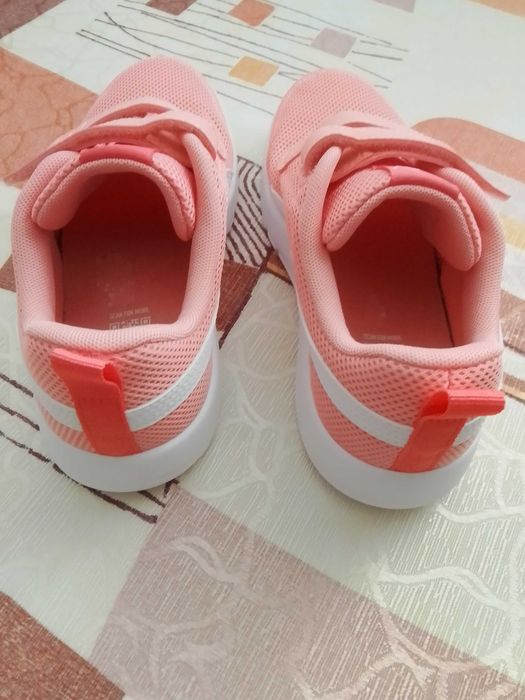 Детски мрежести маратонки Puma Courtflex с велкро,Цвят Праскова.Номер 35.
