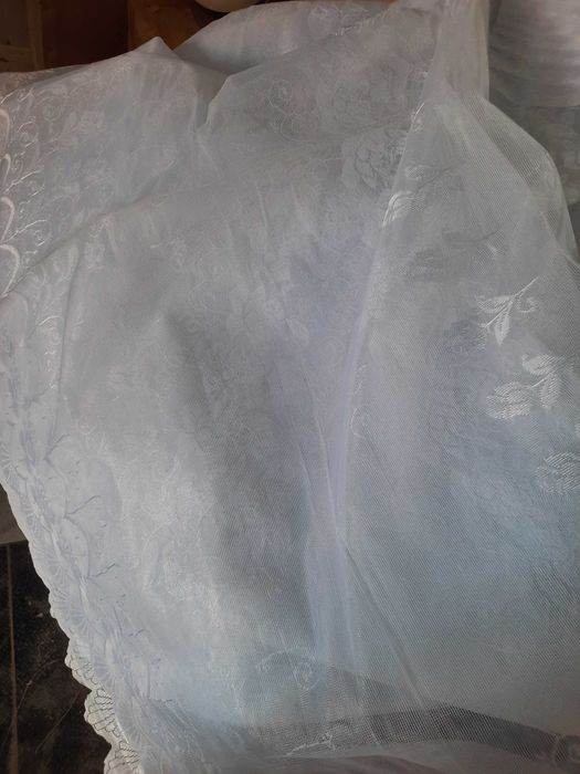 Продается тюль белого цвета ширина 2,90м.
