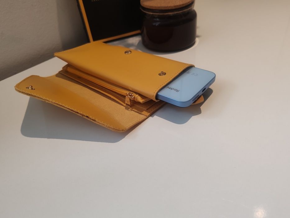 Дамско портмоне с отделение за телефон