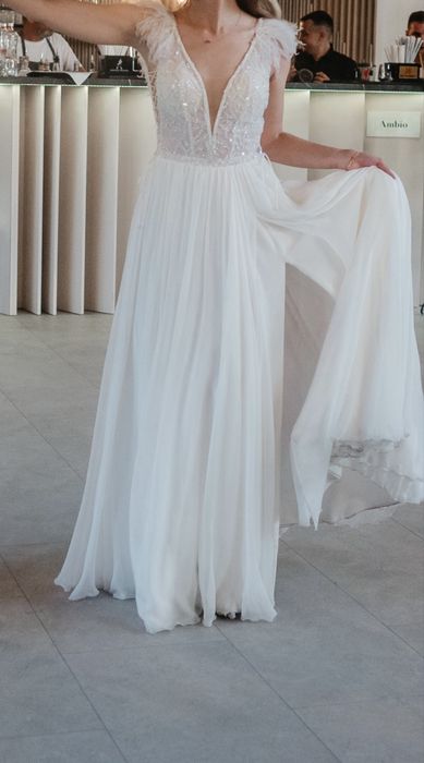 Rochie de mireasa Maya Fasion din matase, corset cu margele si pene, voal simplu de 3 metri gratis