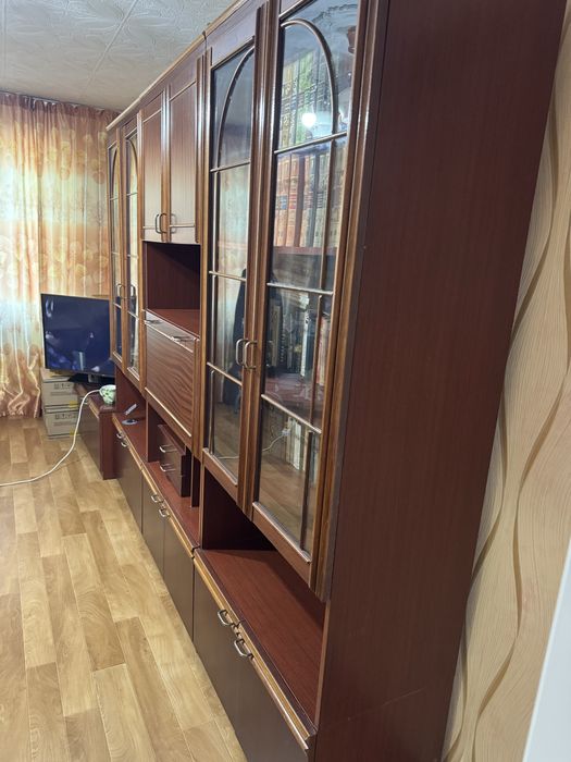 Сервант гарнитур для гостиной продам срочно