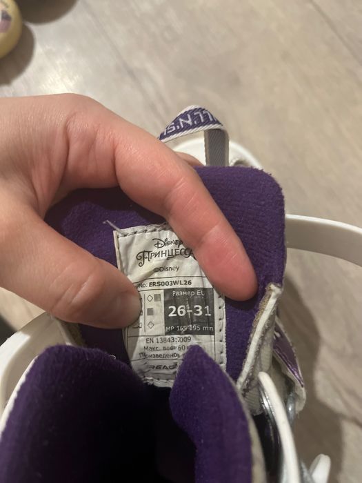 Продаю роликовые коньки для девочки! Размер ригулируется.