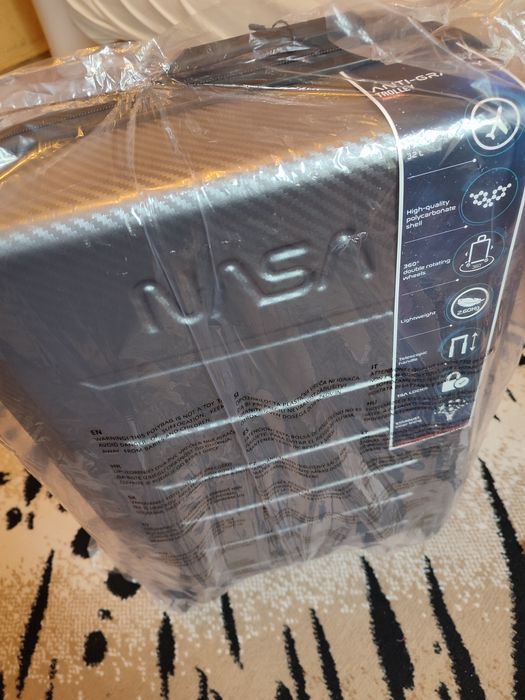 Чисто нов КУФАР С КОЛЕЛЦА NASA, ултра лек, поликарбонат, размер S