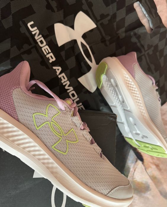 Маратонки Under Armour дамски  39р чисто нови