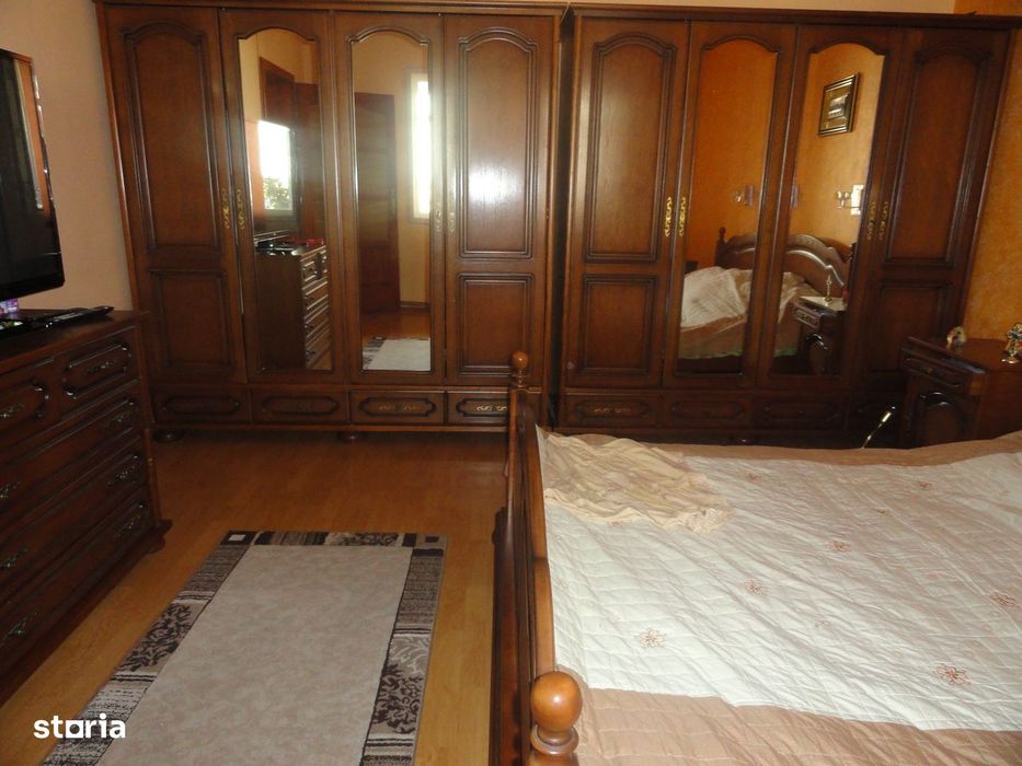 Casa solida din caramida 5 camere, teren 1278 mp Micalaca strada larga