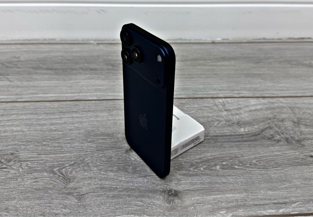 Оригинал iphone 11/В корпусе Айфон 17 PRO