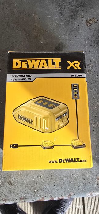 Адаптер за батерия с USB DeWALT DCB090