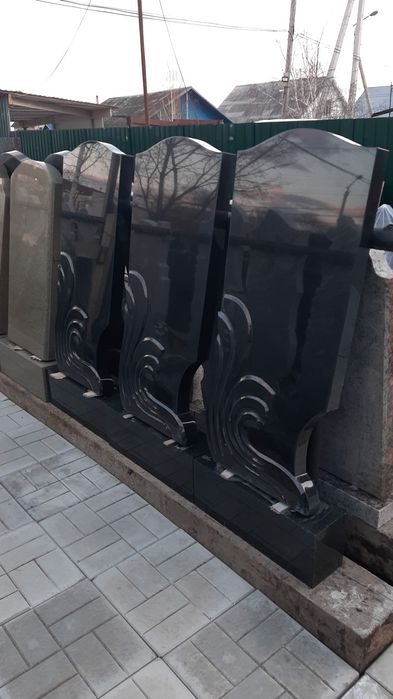 Памятники   10000