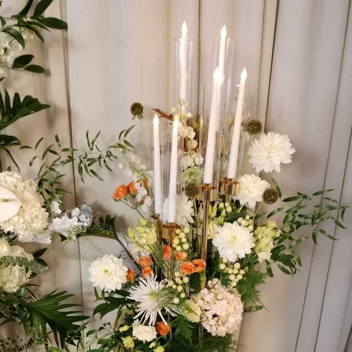 Aranjamente florale cu flori naturale, foto corner, arcade baloane